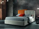 Letto in tessuto con testiera asimmetrica bicolore Dixon di MaxHome